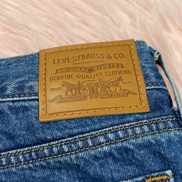 Levi’s Wedgie Icon Straight Leg Jeans Athens Asleep Wash Distressed - Picture 3 of 13